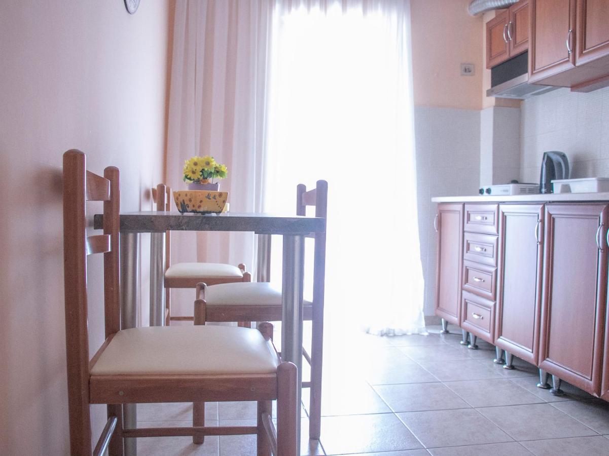 Maria Apartments Paralia Dionysiou Exteriör bild