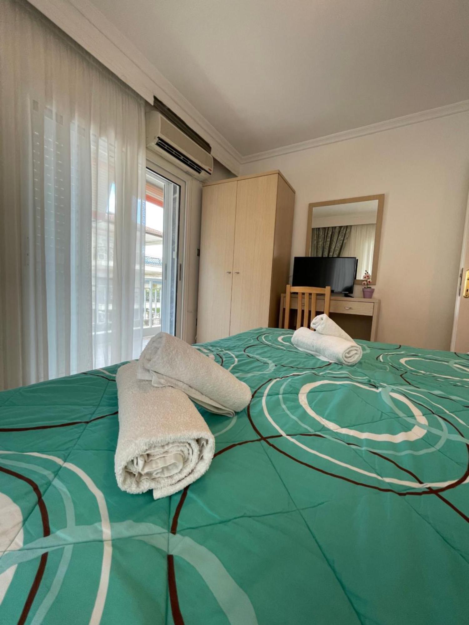 Maria Apartments Paralia Dionysiou Exteriör bild