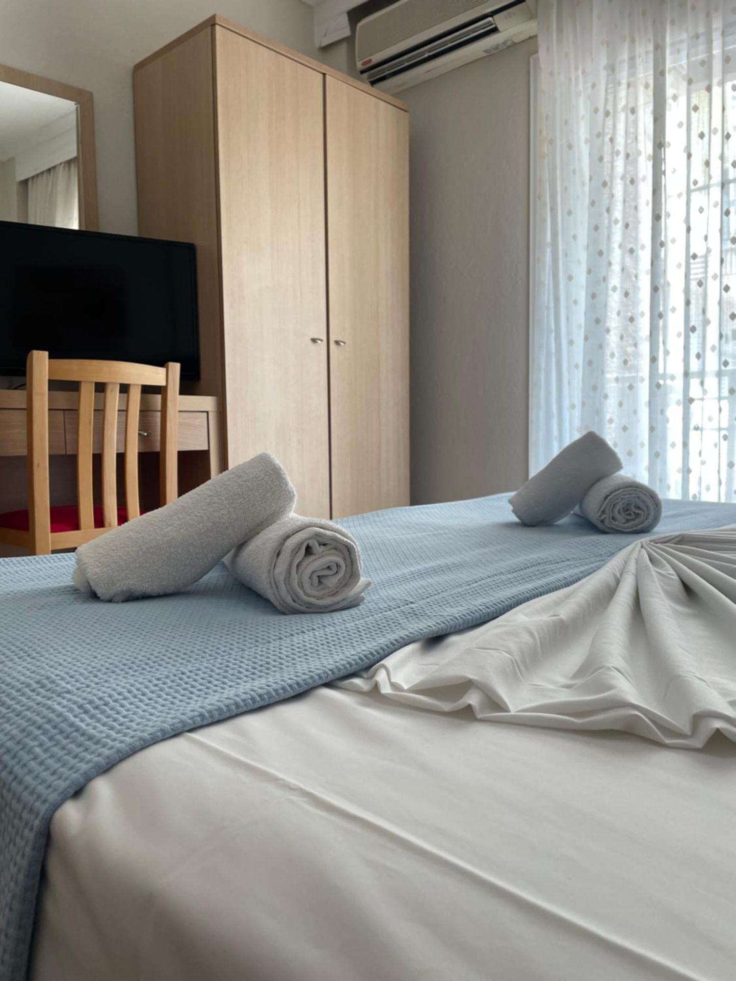 Maria Apartments Paralia Dionysiou Exteriör bild