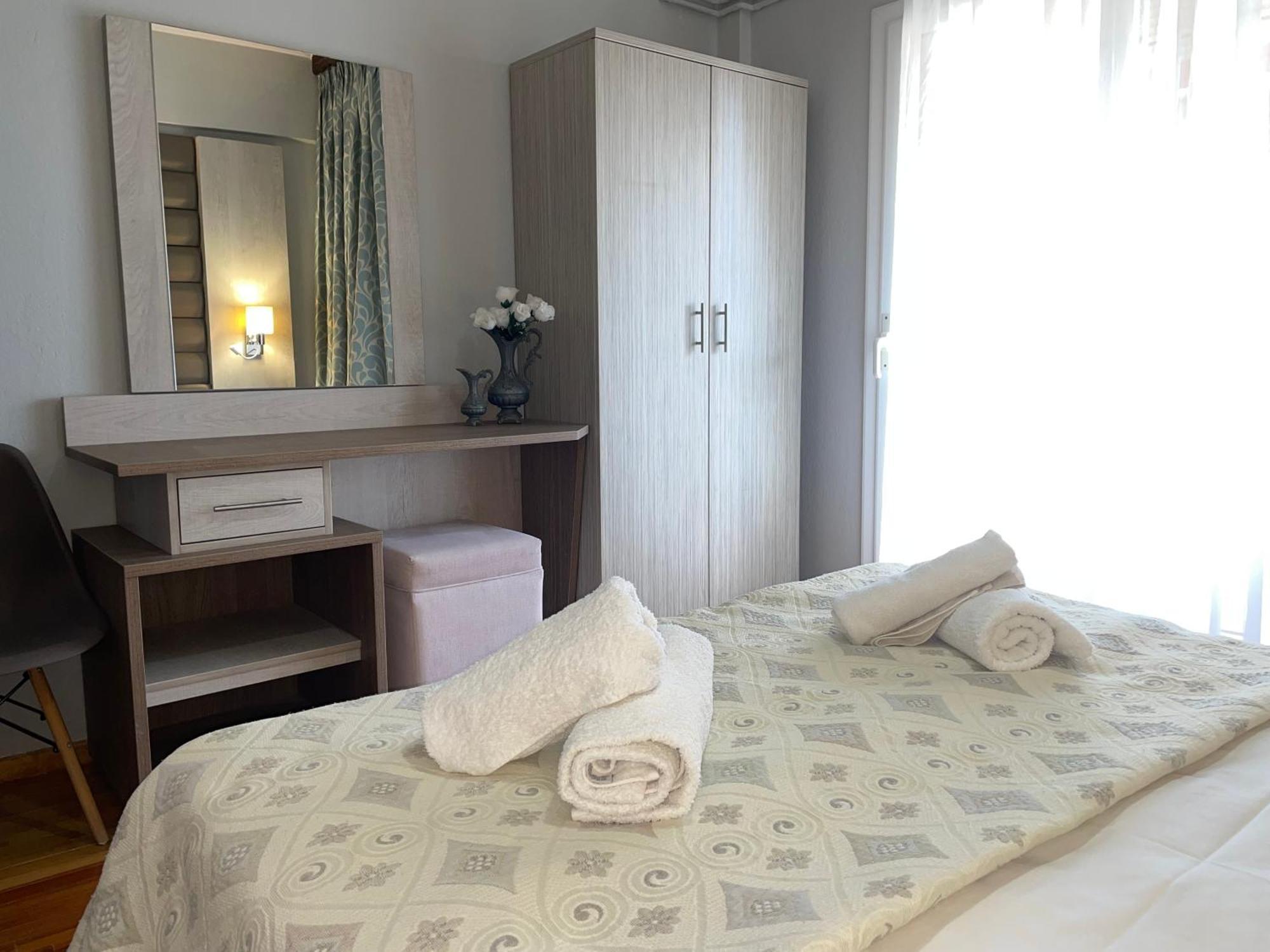 Maria Apartments Paralia Dionysiou Exteriör bild