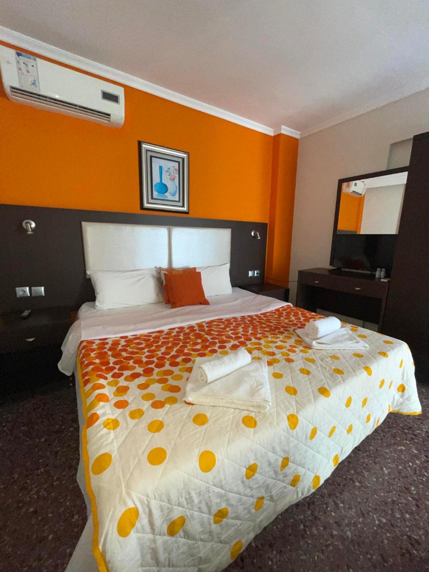 Maria Apartments Paralia Dionysiou Exteriör bild
