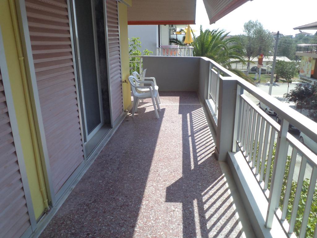 Maria Apartments Paralia Dionysiou Exteriör bild